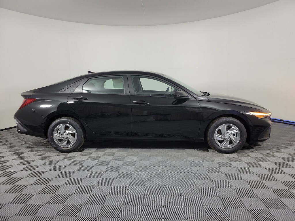 New 2026 Hyundai Elantra SE Sedan