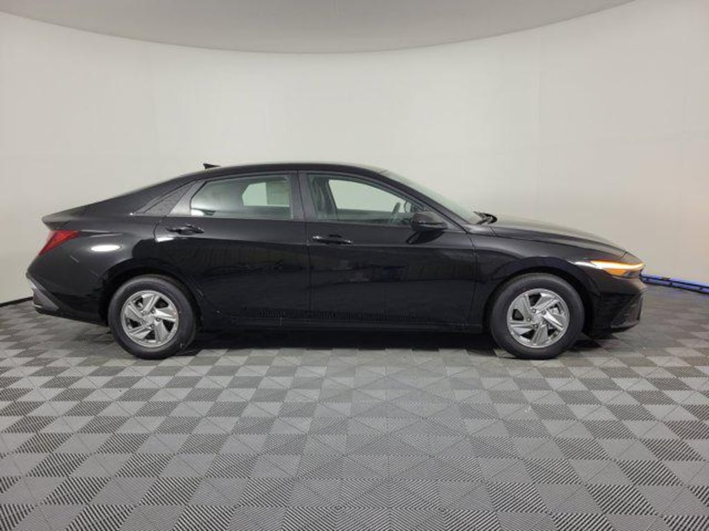 New 2026 Hyundai Elantra SE Sedan