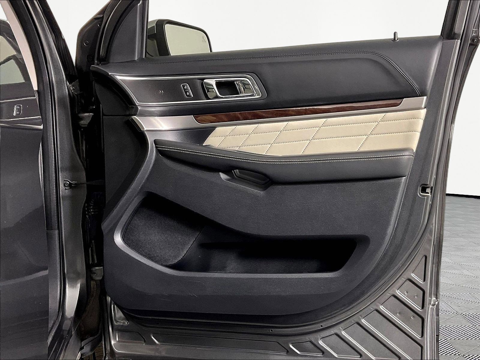 2016 Ford Explorer Platinum - Photo 29