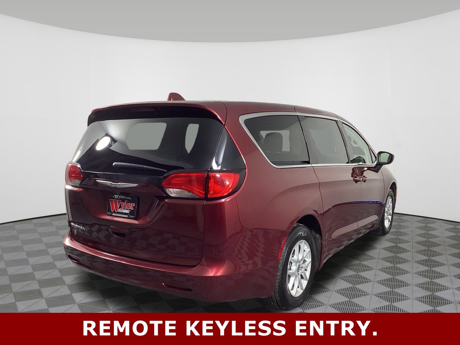2019 Chrysler Pacifica LX photo 4