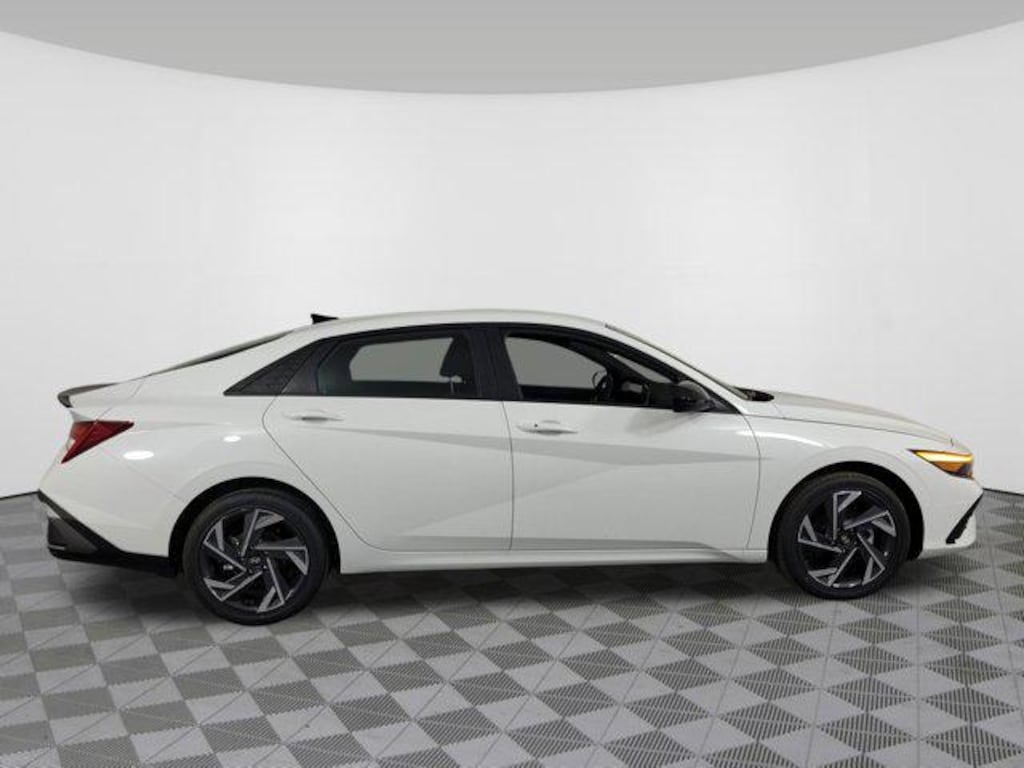 New 2025 Hyundai Elantra Hybrid SEL Sport Sedan