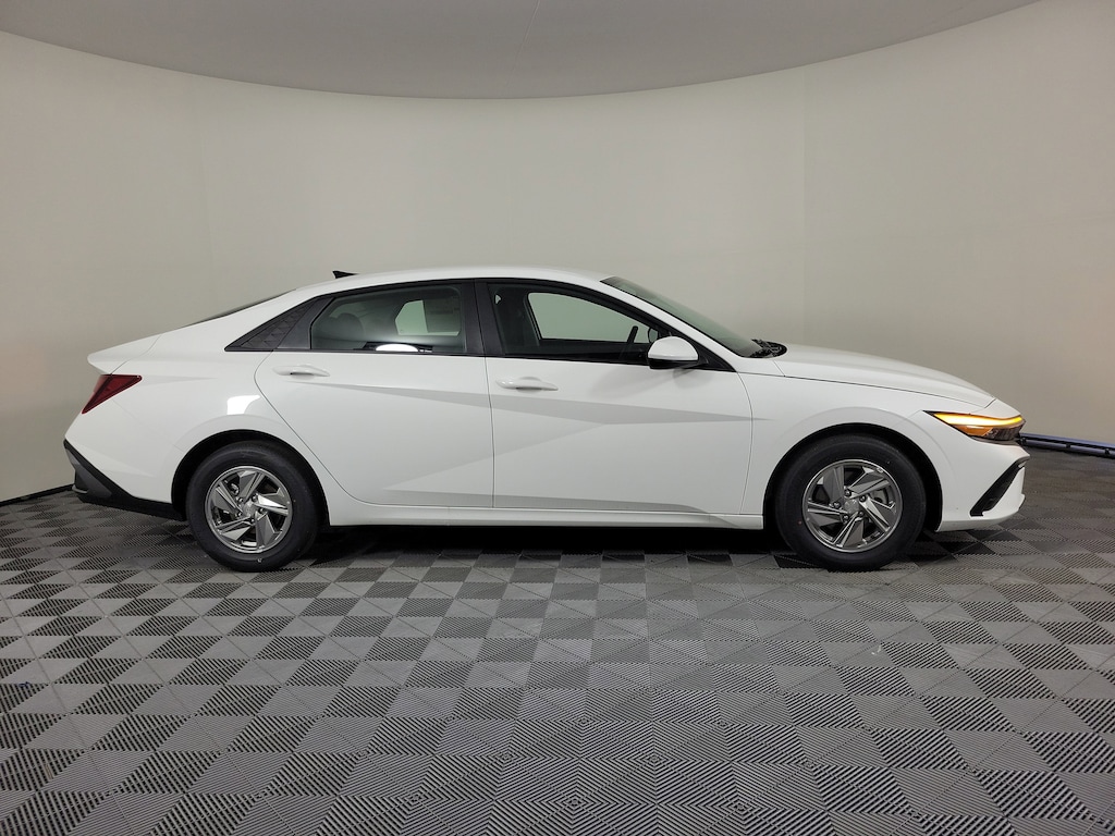 New 2026 Hyundai Elantra SE Sedan