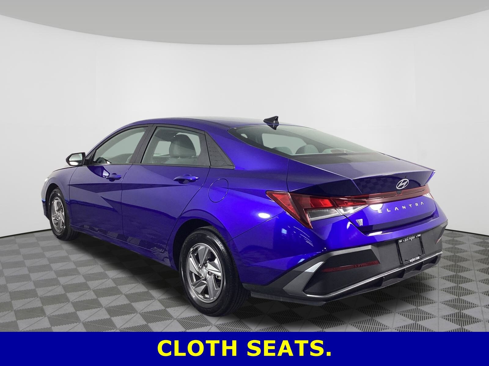 2025 Hyundai Elantra SE photo 3