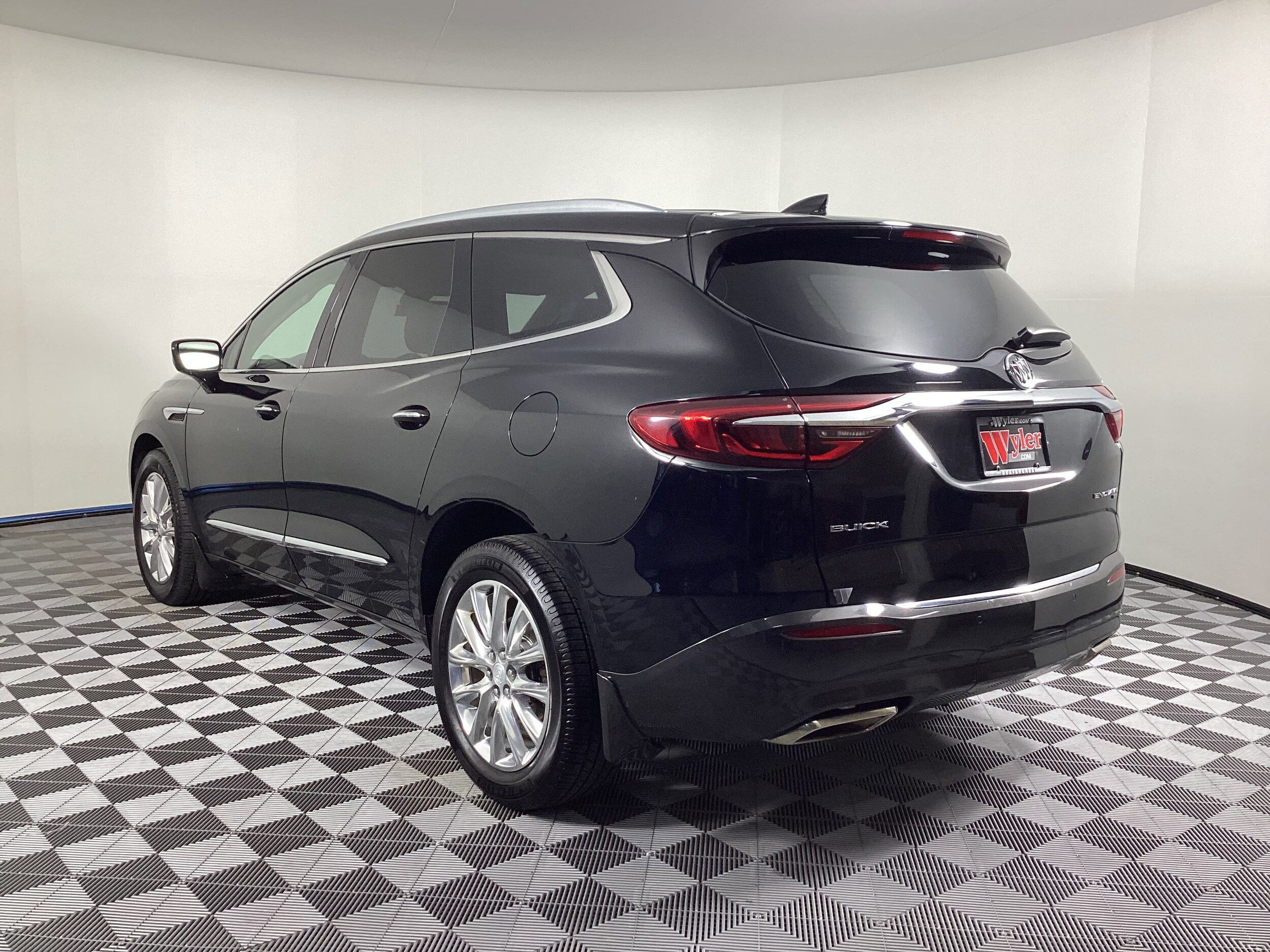 2018 Buick Enclave Premium photo 2