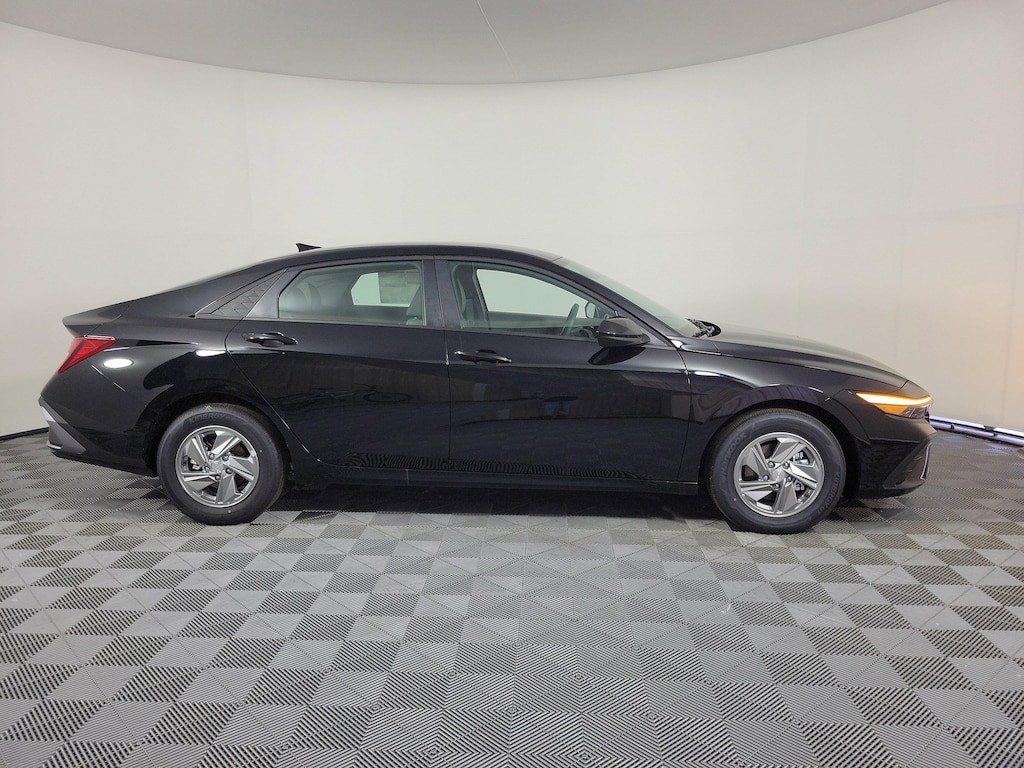 New 2026 Hyundai Elantra SE Sedan
