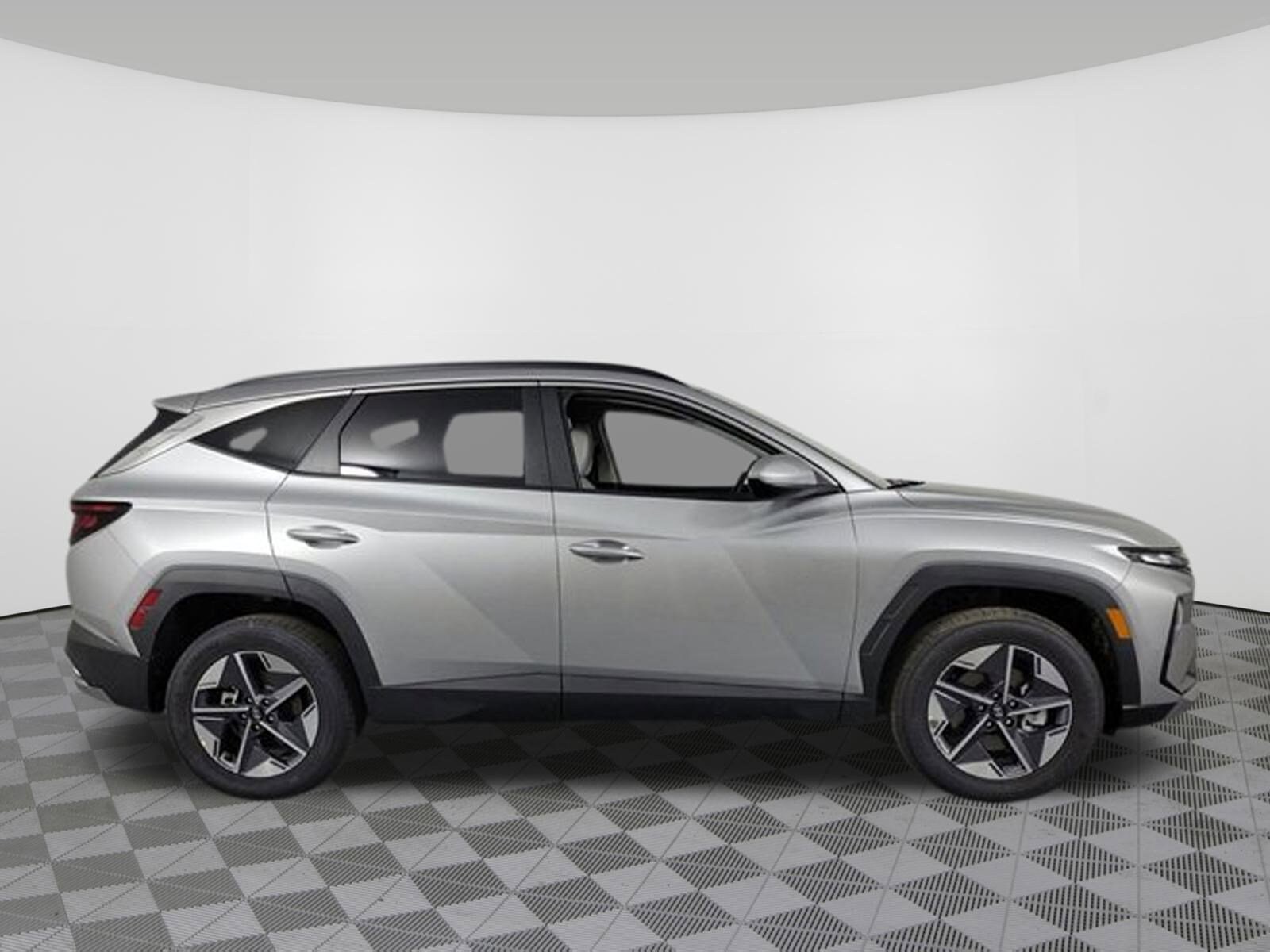 2025 Hyundai Tucson SEL photo 2