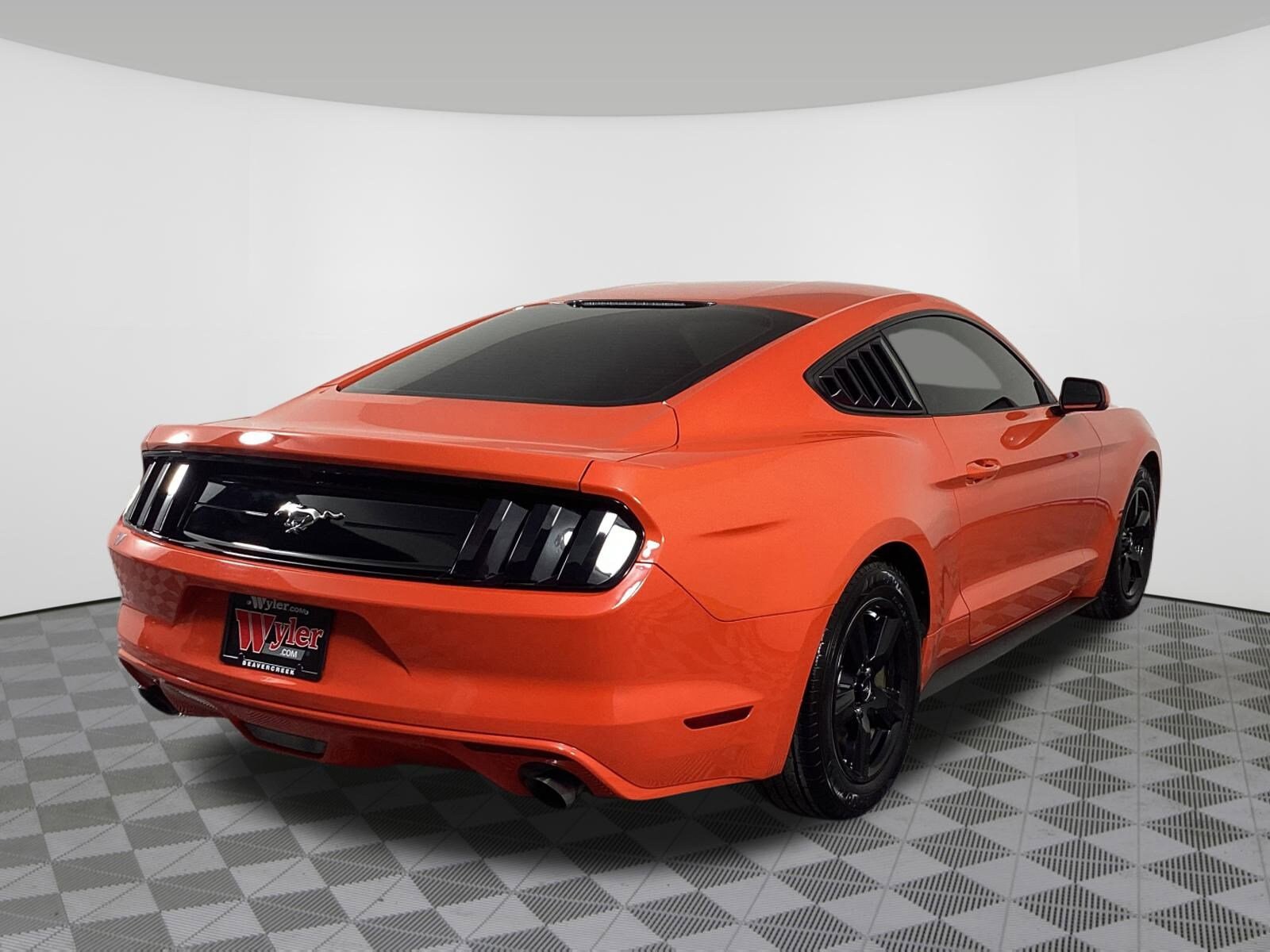 2015 Ford Mustang V6 photo 4
