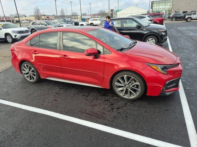 2021 Toyota Corolla SE photo 2