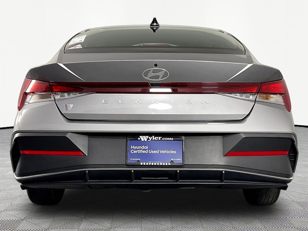 Certified 2025 Hyundai Elantra SE SE IVT