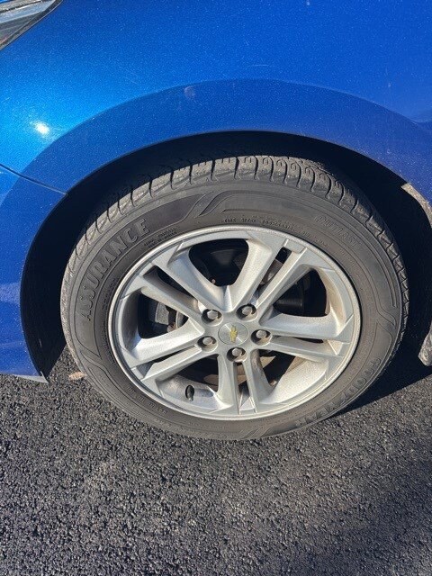 2016 Chevrolet Cruze LT photo 3