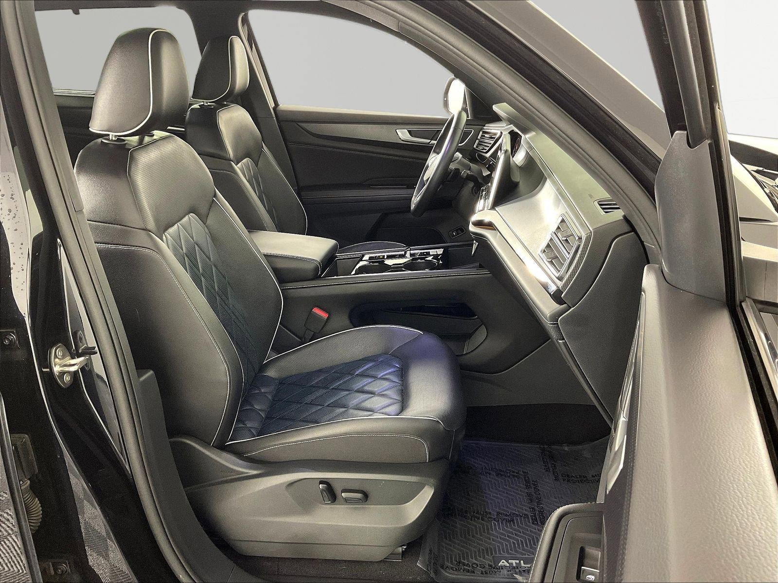 2024 Volkswagen Atlas Cross Sport SEL Premium R-LINE - Photo 29