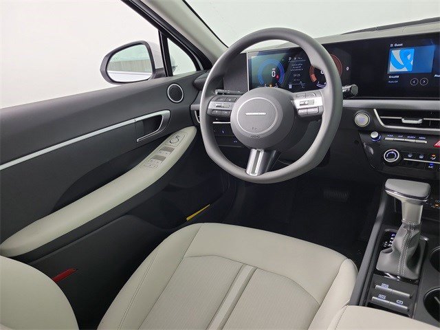 2025 Hyundai Sonata SE photo 3