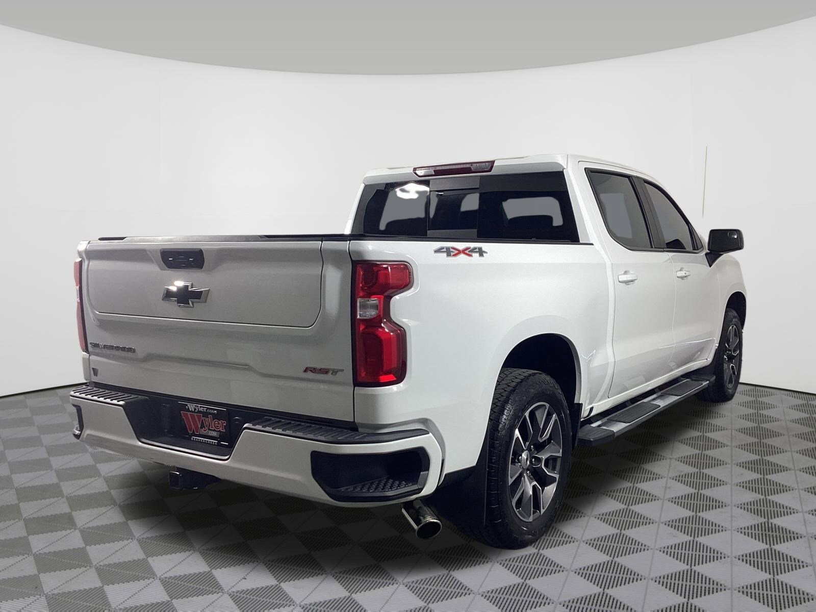 2021 Chevrolet Silverado 1500 RST photo 2