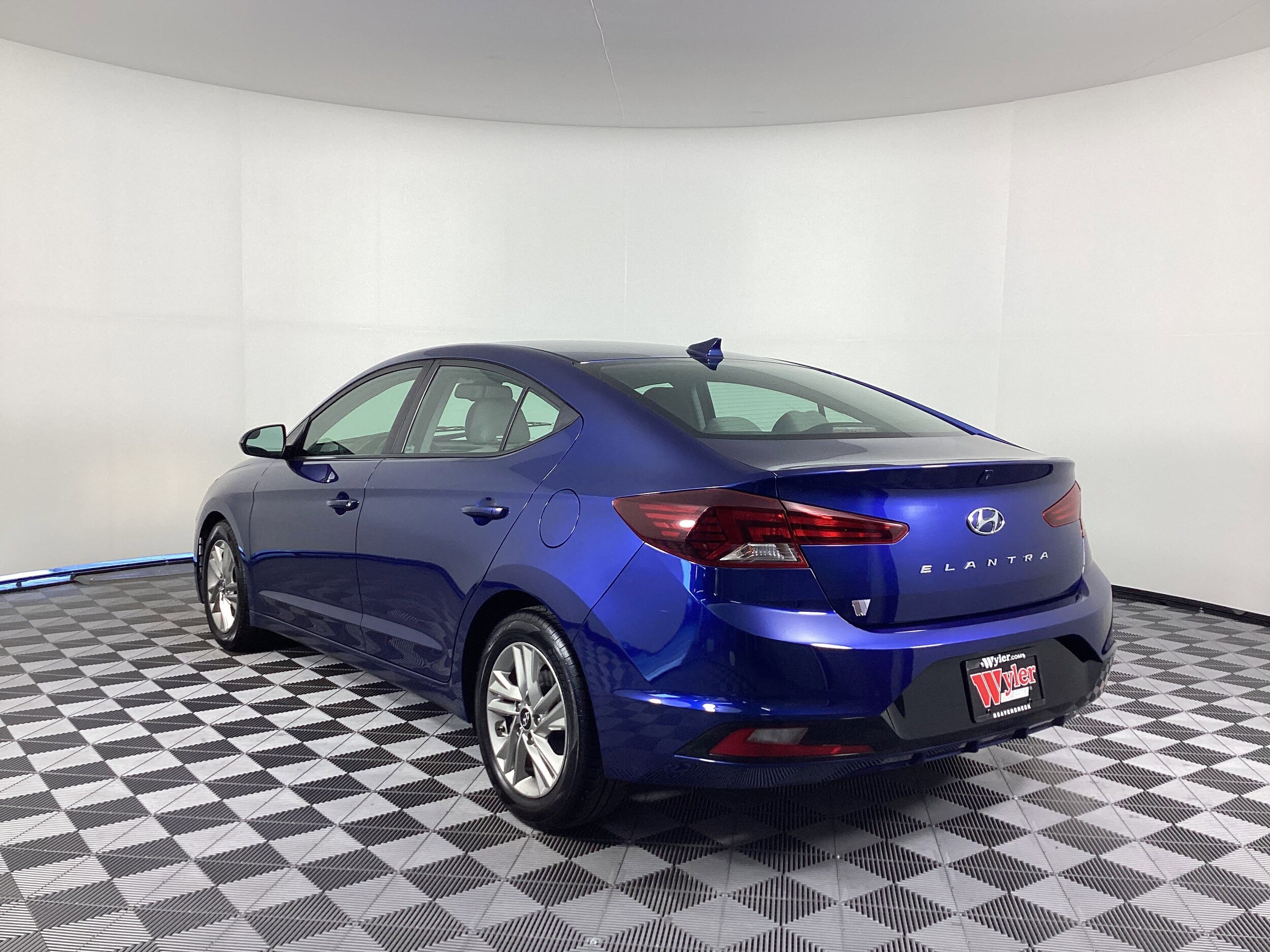 2020 Hyundai Elantra Value Edition photo 3