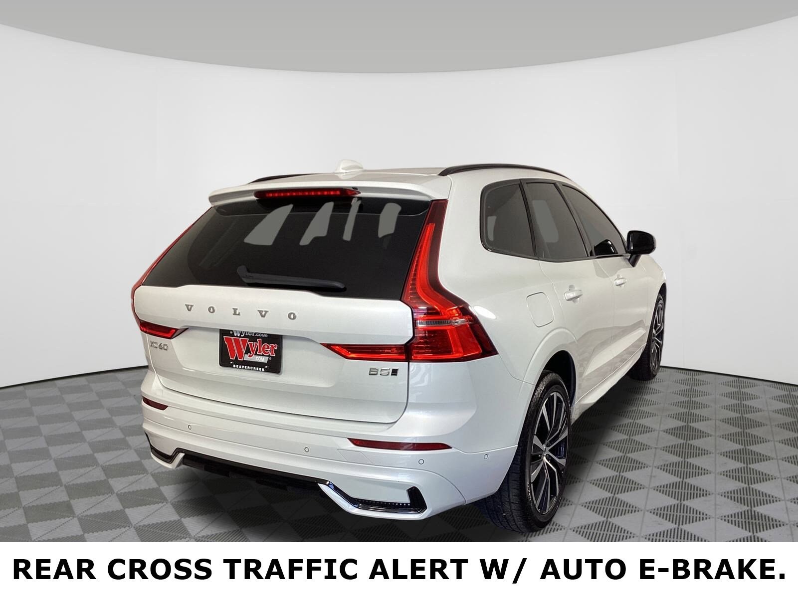 2023 Volvo XC60 B5 Plus photo 3