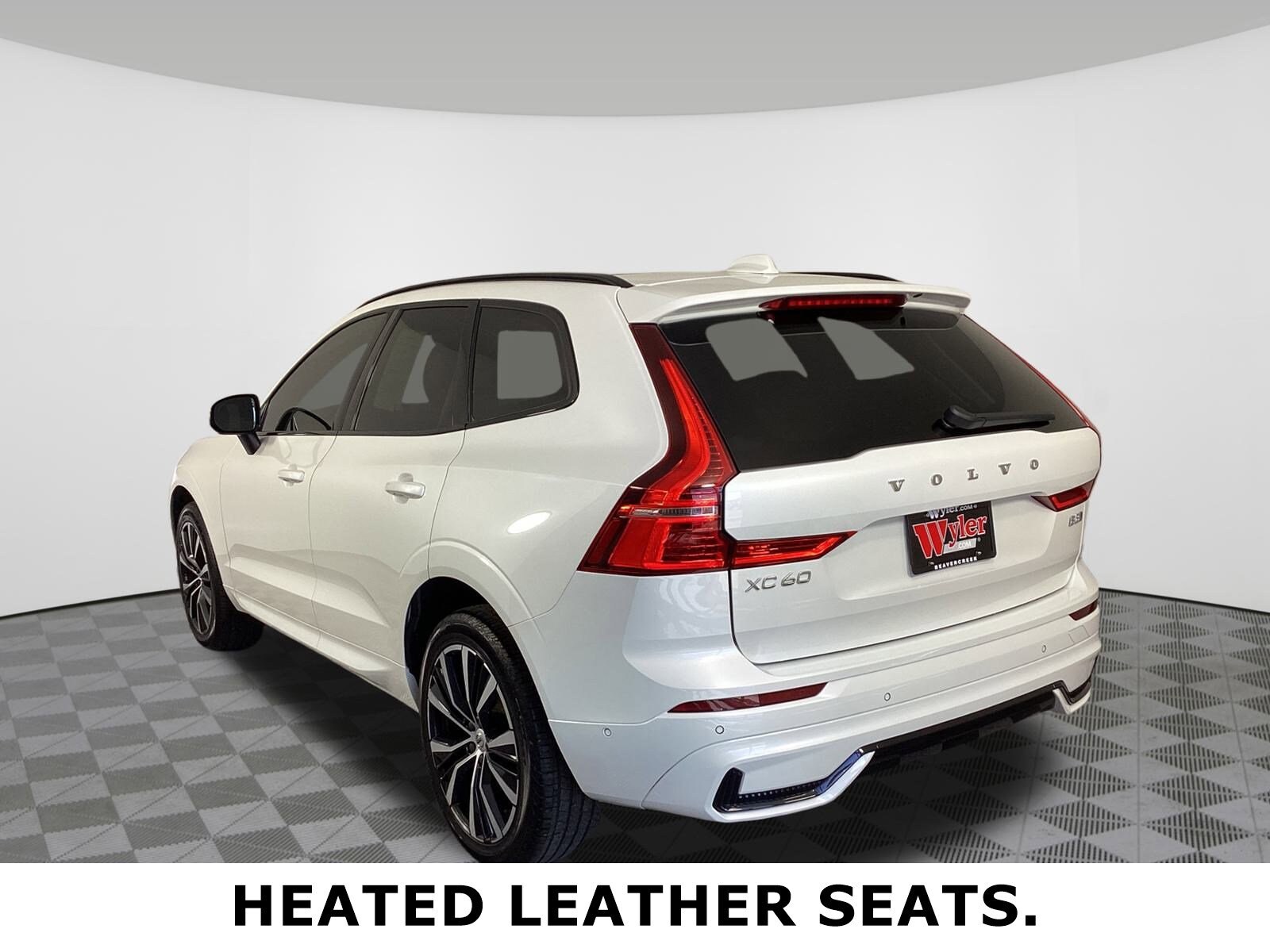 2023 Volvo XC60 B5 Plus photo 3