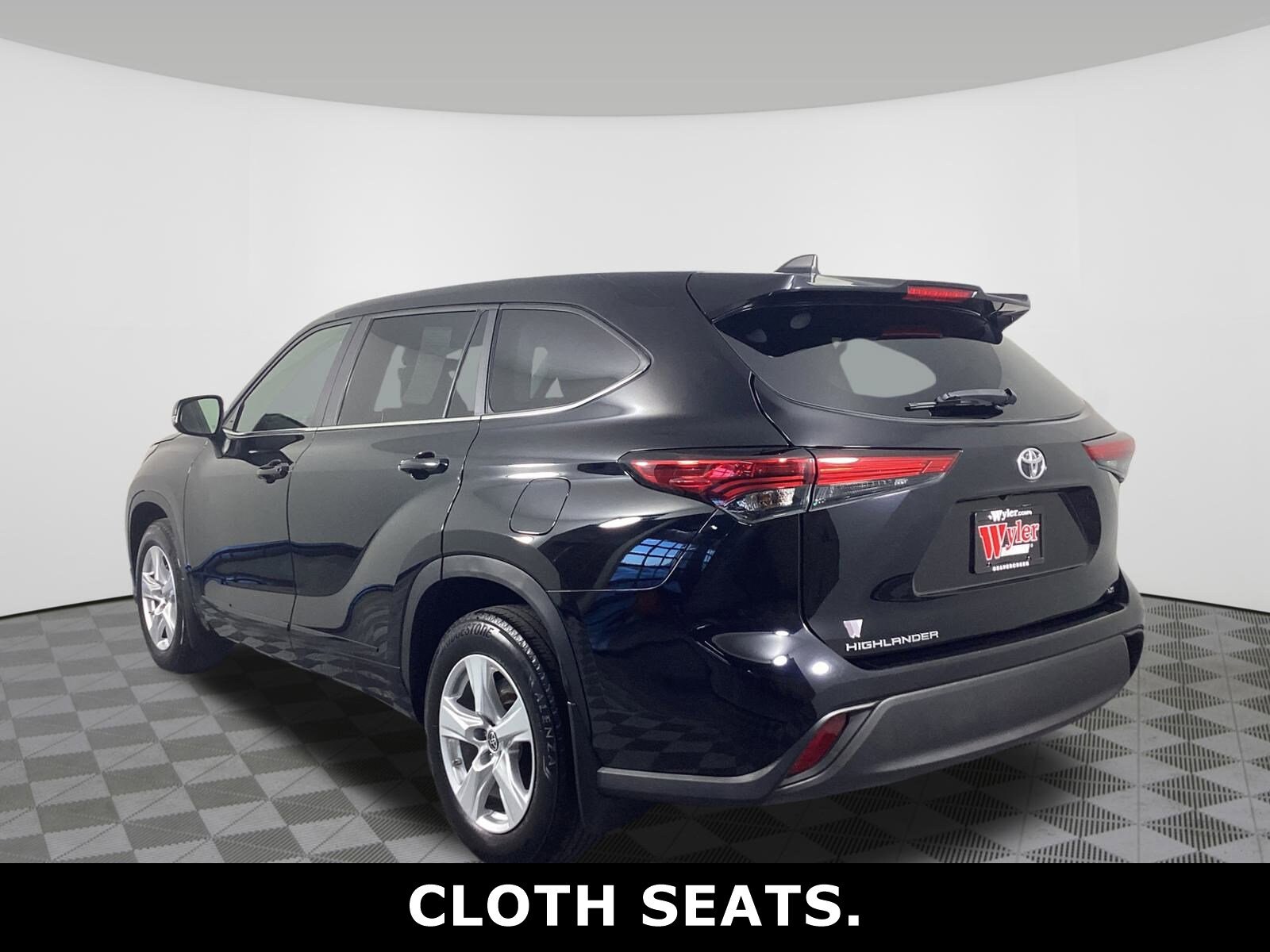 2023 Toyota Highlander L photo 3