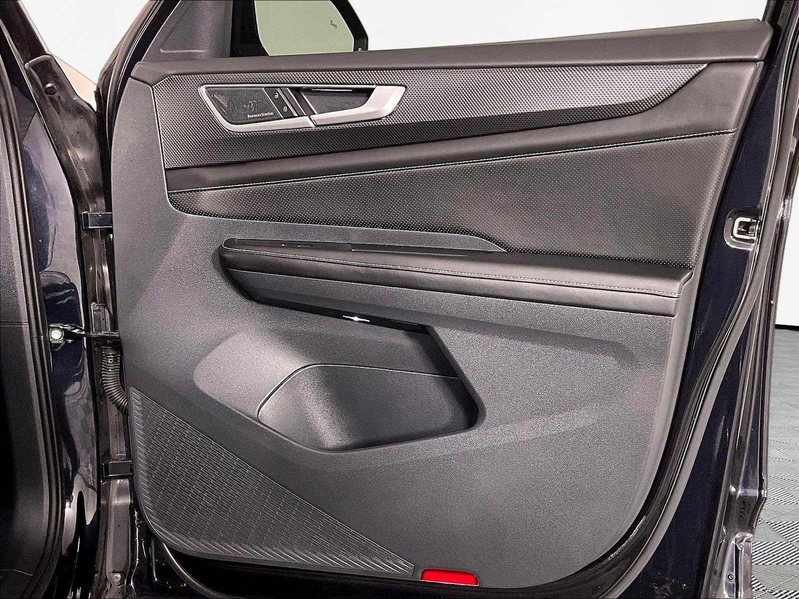 2024 Volkswagen Atlas Cross Sport SEL Premium R-LINE - Photo 28