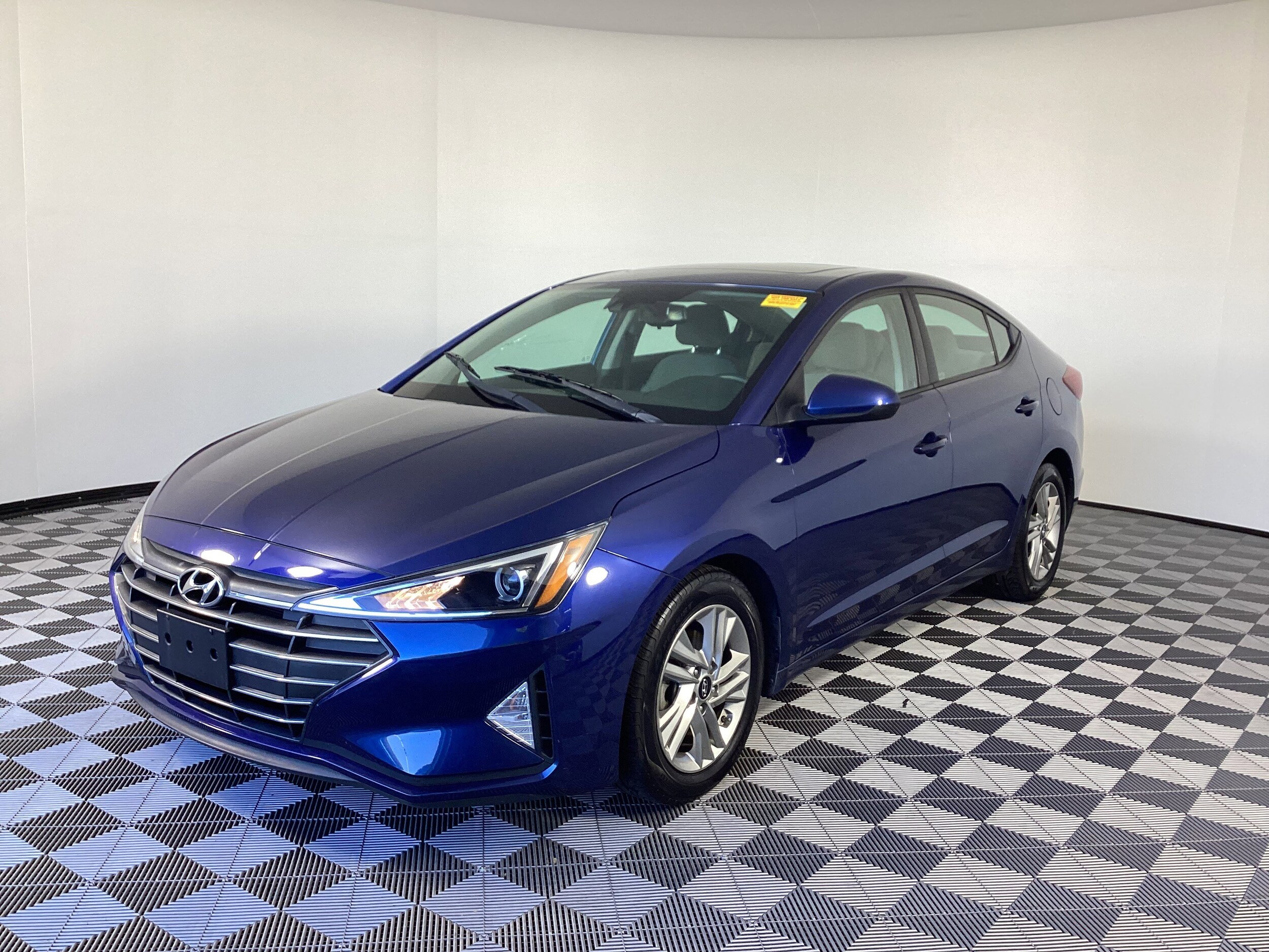 2020 Hyundai Elantra Value Edition photo 2