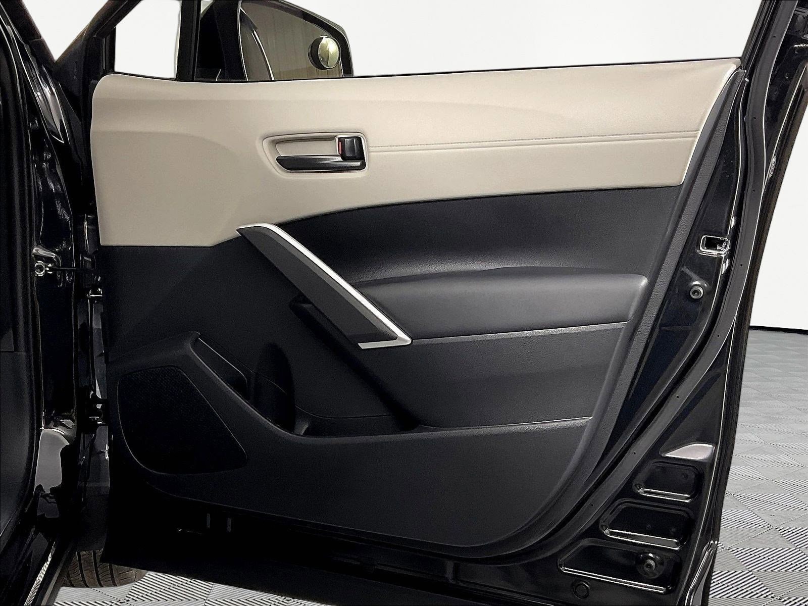 2024 Toyota Corolla Cross L - Photo 27