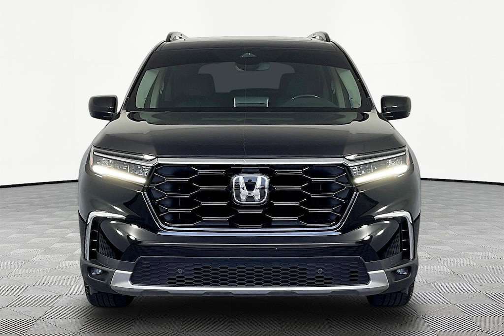 Used 2025 Honda Pilot Touring Touring 2WD