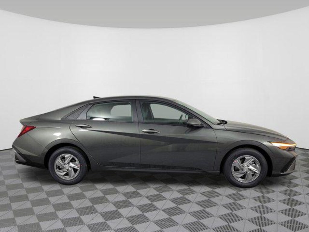 New 2026 Hyundai Elantra SE Sedan