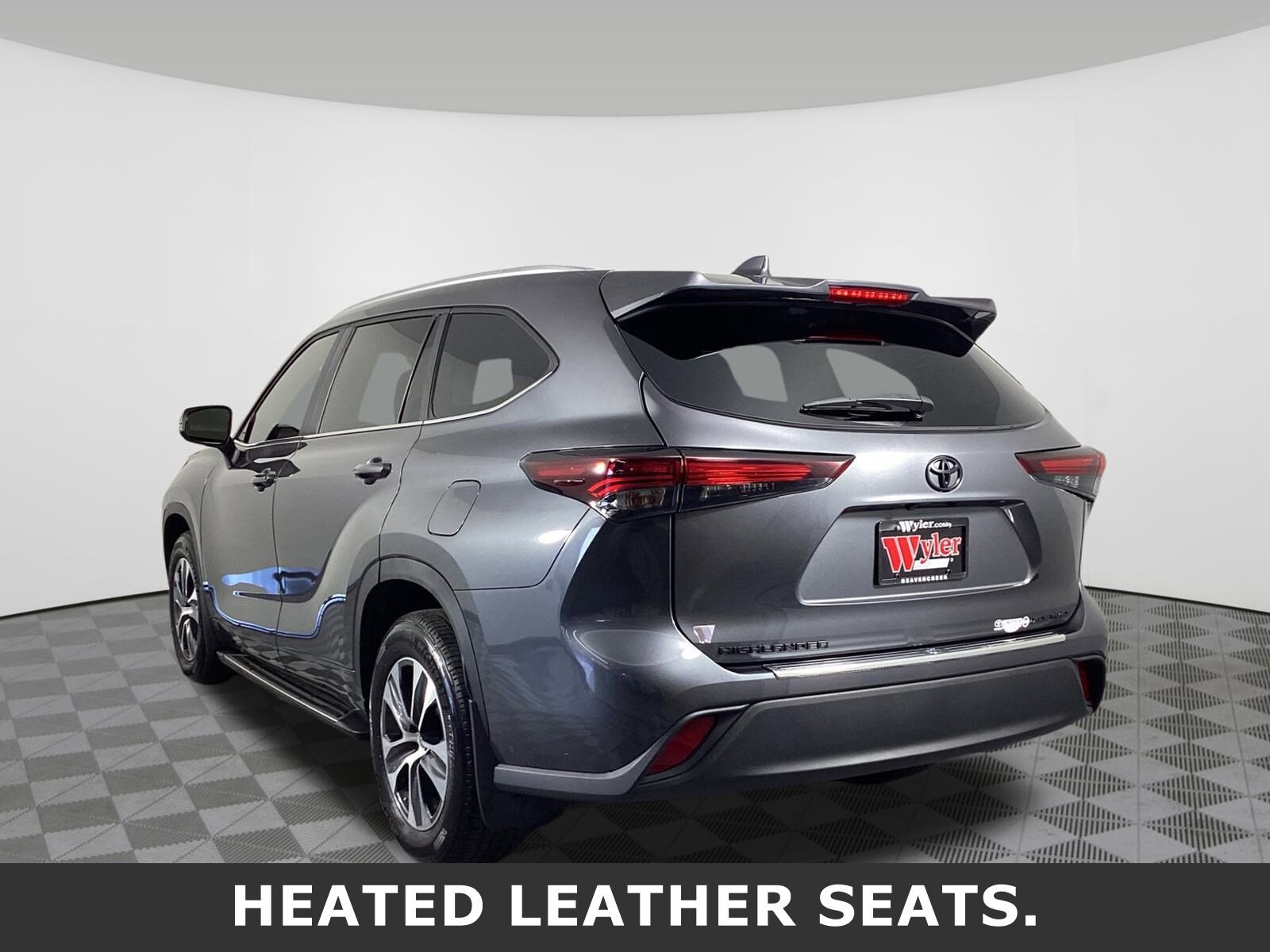 2024 Toyota Highlander XLE photo 3