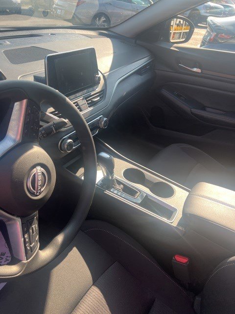 2025 Nissan Altima SV photo 3