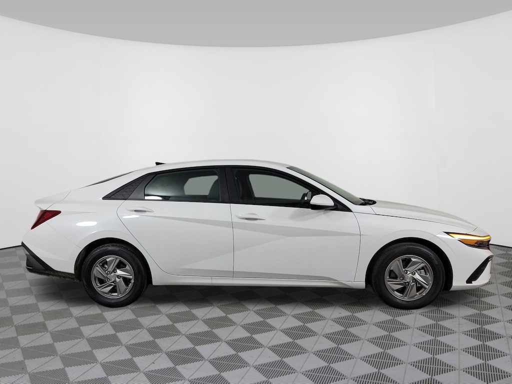 New 2026 Hyundai Elantra SE Sedan