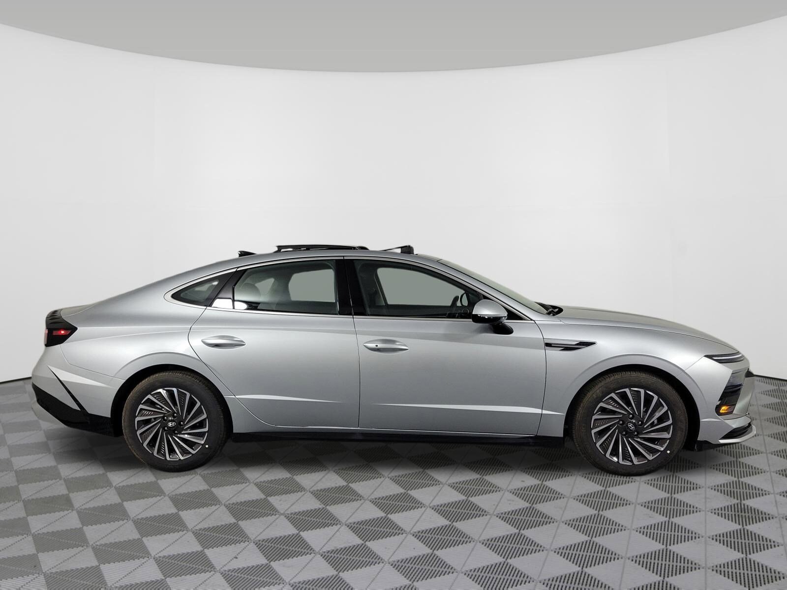 2026 Hyundai Sonata Hybrid SEL photo 2