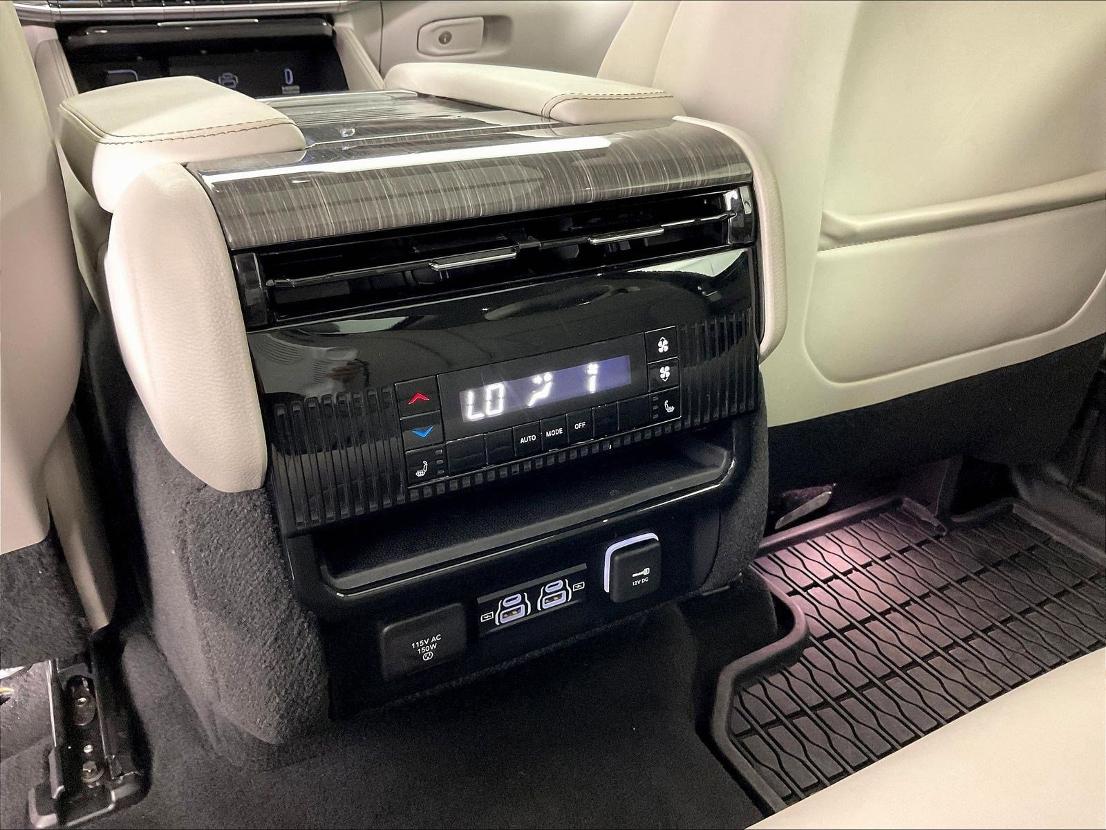2022 Jeep Wagoneer Series III - Photo 10