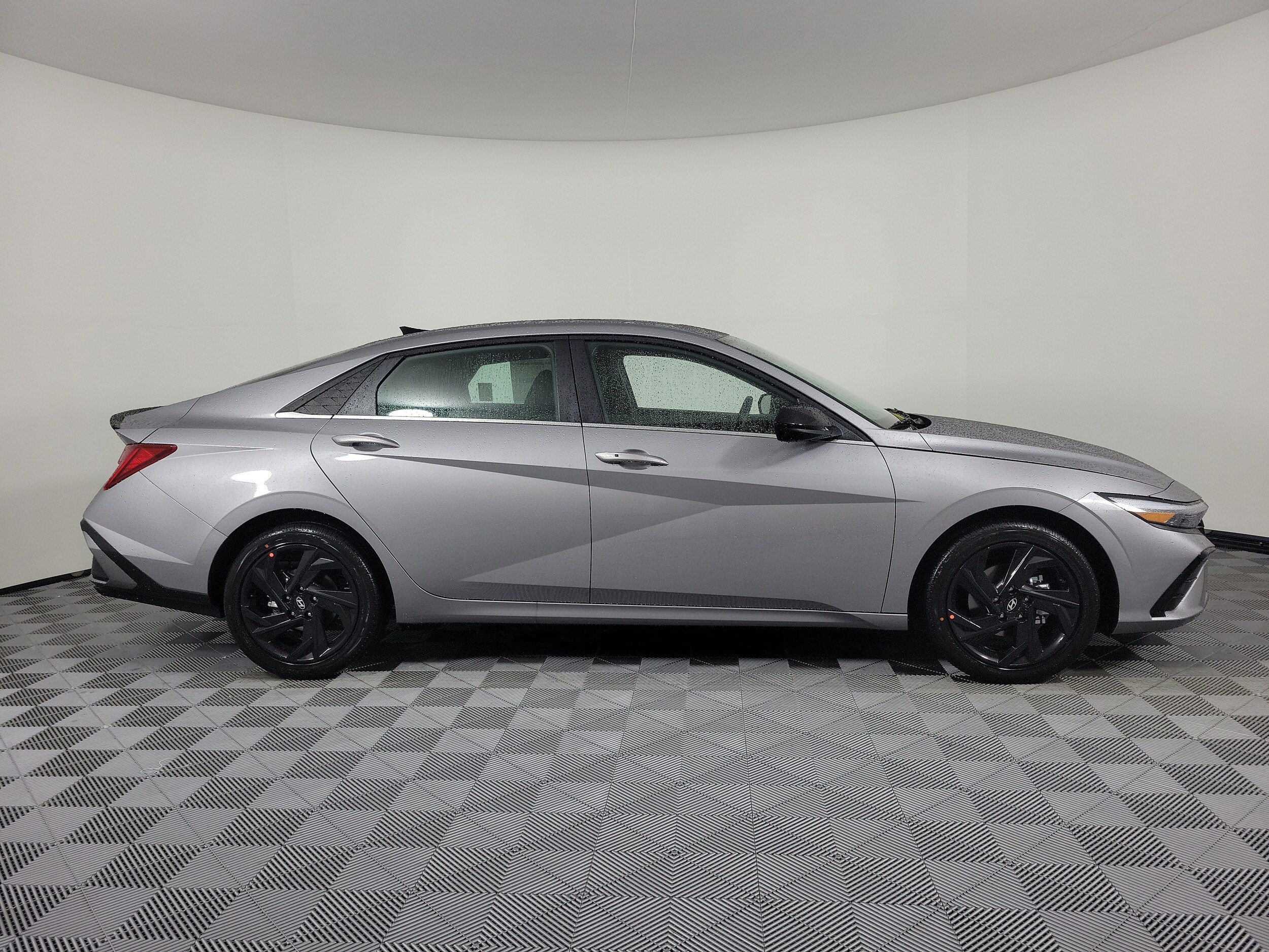 2026 Hyundai Elantra SEL Sport photo 2