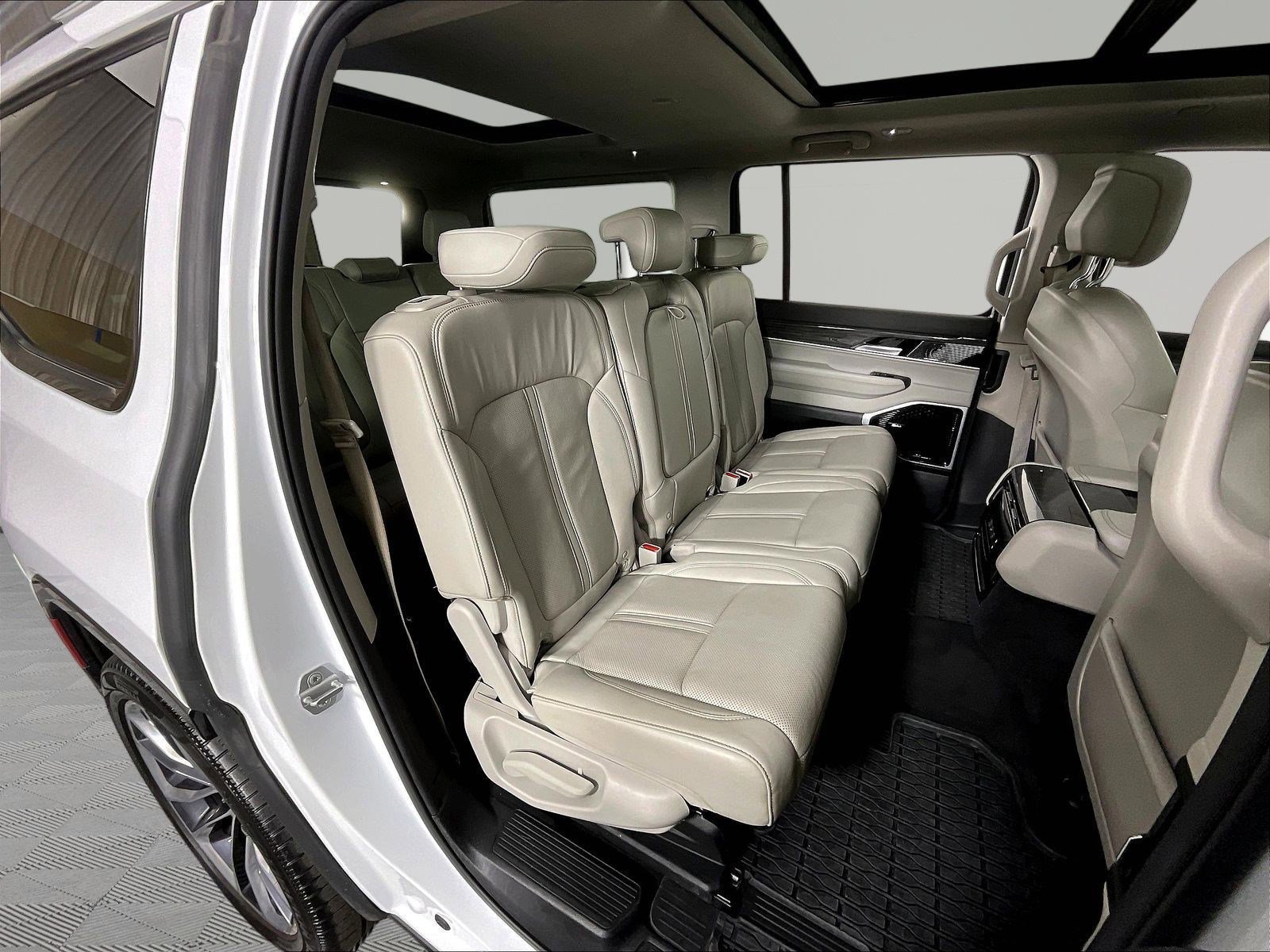 2022 Jeep Wagoneer Series III - Photo 25