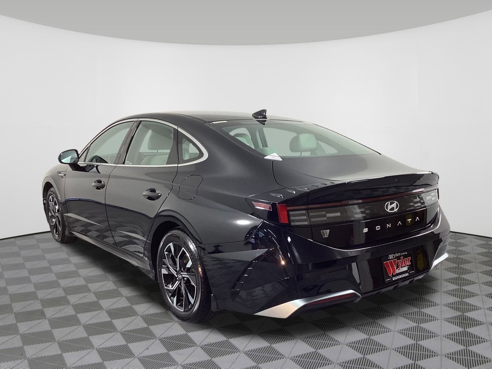 2024 Hyundai Sonata SEL photo 2