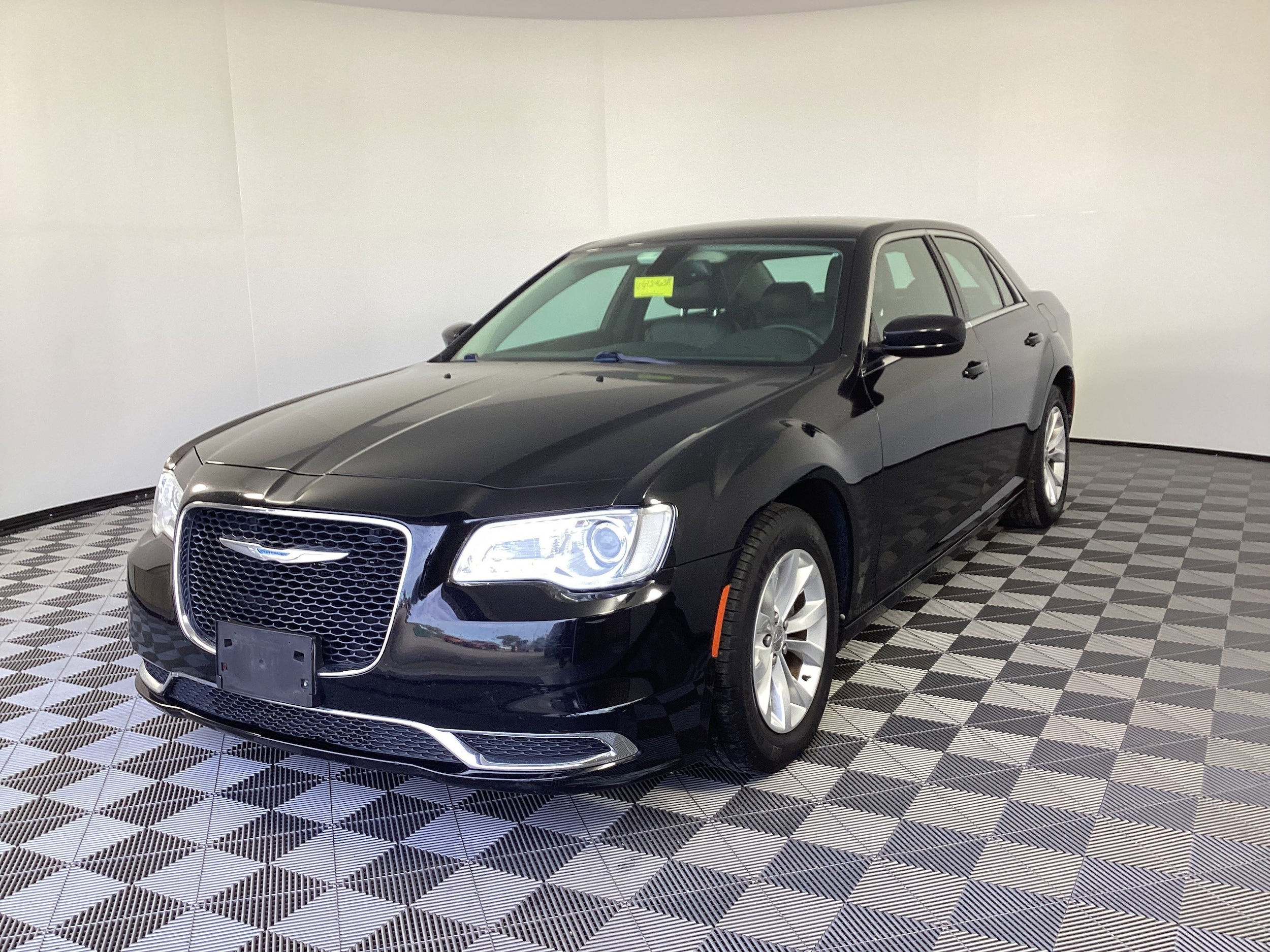 Used 2015 Chrysler 300 Limited with VIN 2C3CCAAG0FH766700 for sale in Dayton, OH