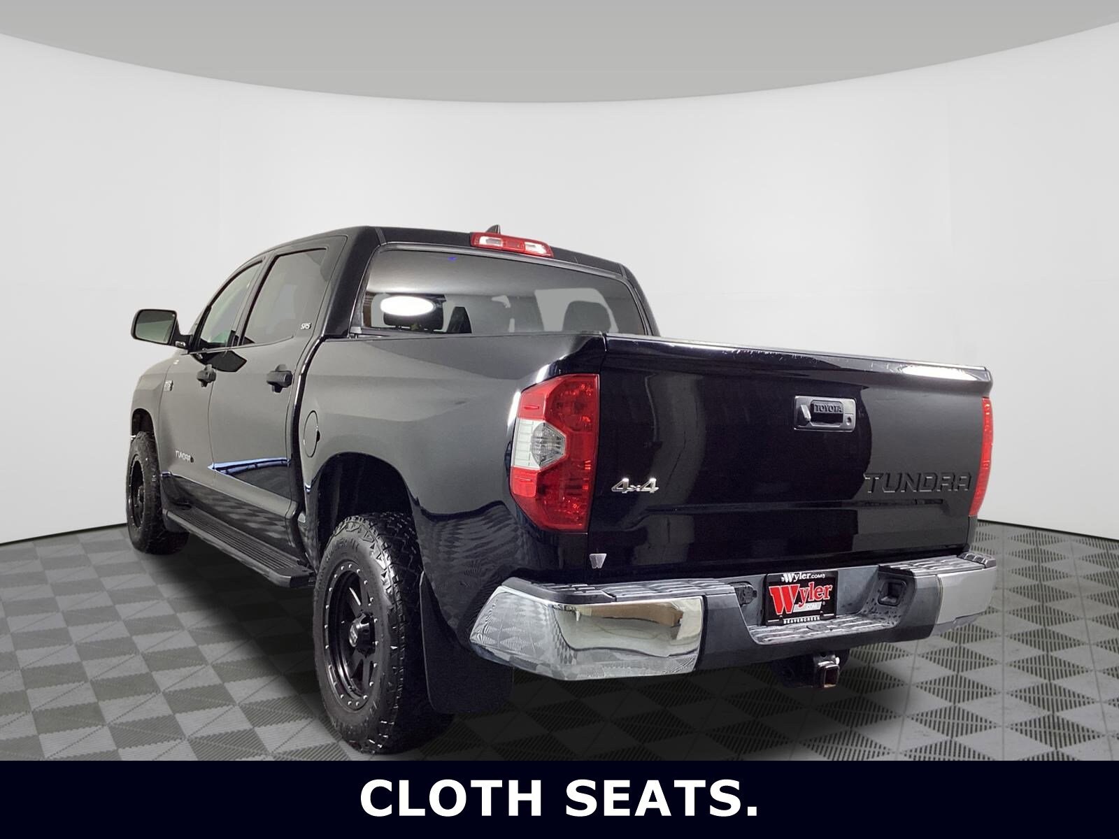 2020 Toyota Tundra SR5 CrewMax photo 3