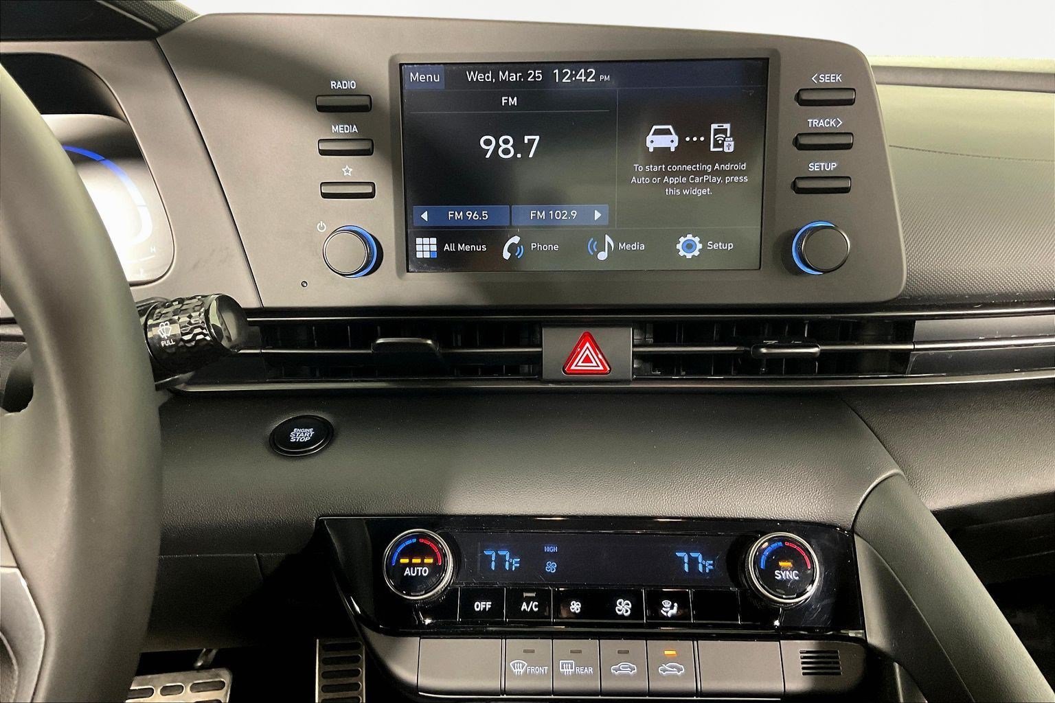 2025 Hyundai Elantra SEL - Photo 12