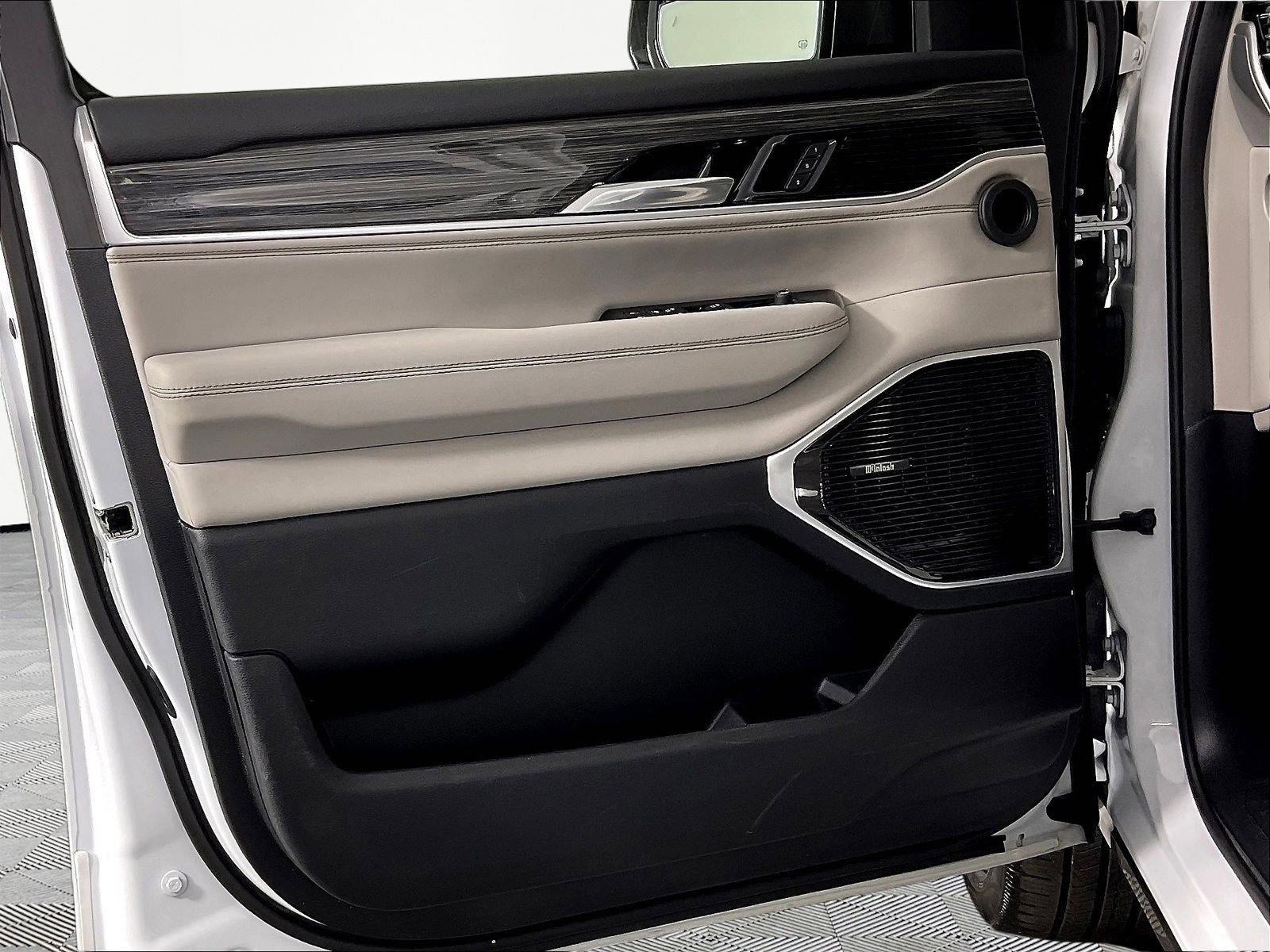 2022 Jeep Wagoneer Series III - Photo 20
