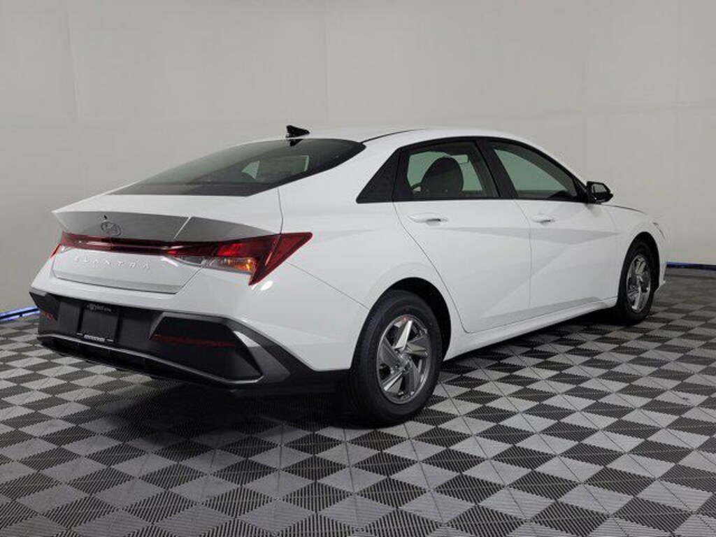New 2026 Hyundai Elantra SE Sedan