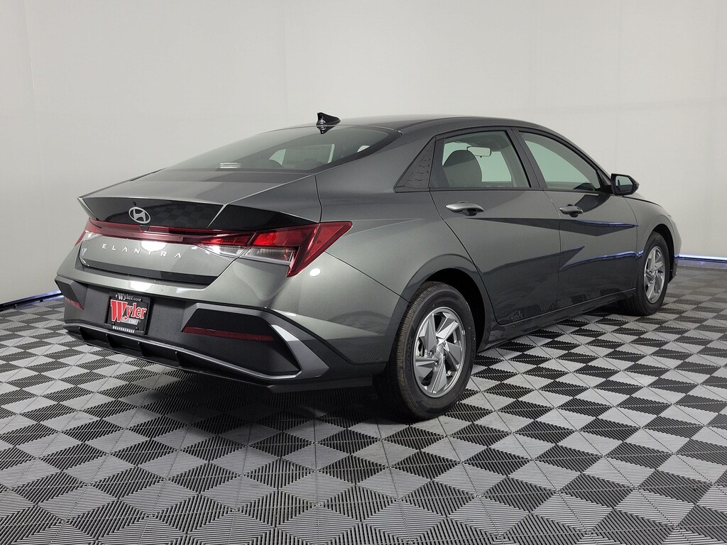 New 2026 Hyundai Elantra SE Sedan