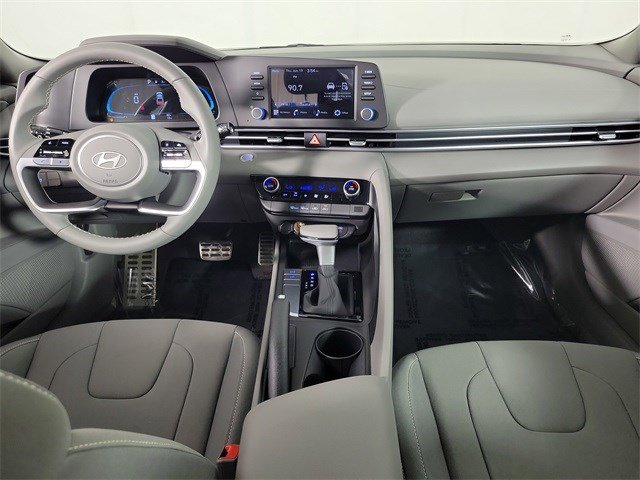 2025 Hyundai Elantra SEL Sport photo 4