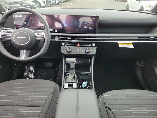 2025 Hyundai Santa Cruz SE photo 3