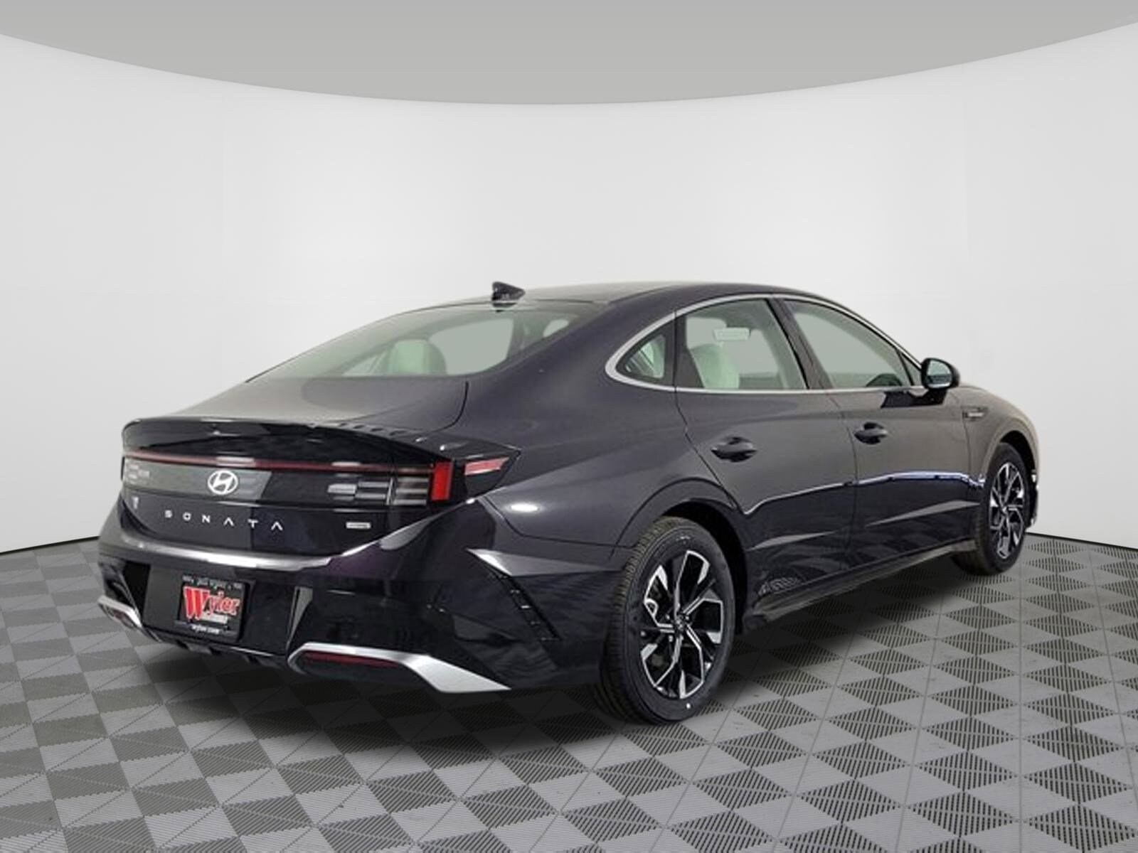 2025 Hyundai Sonata SEL photo 3