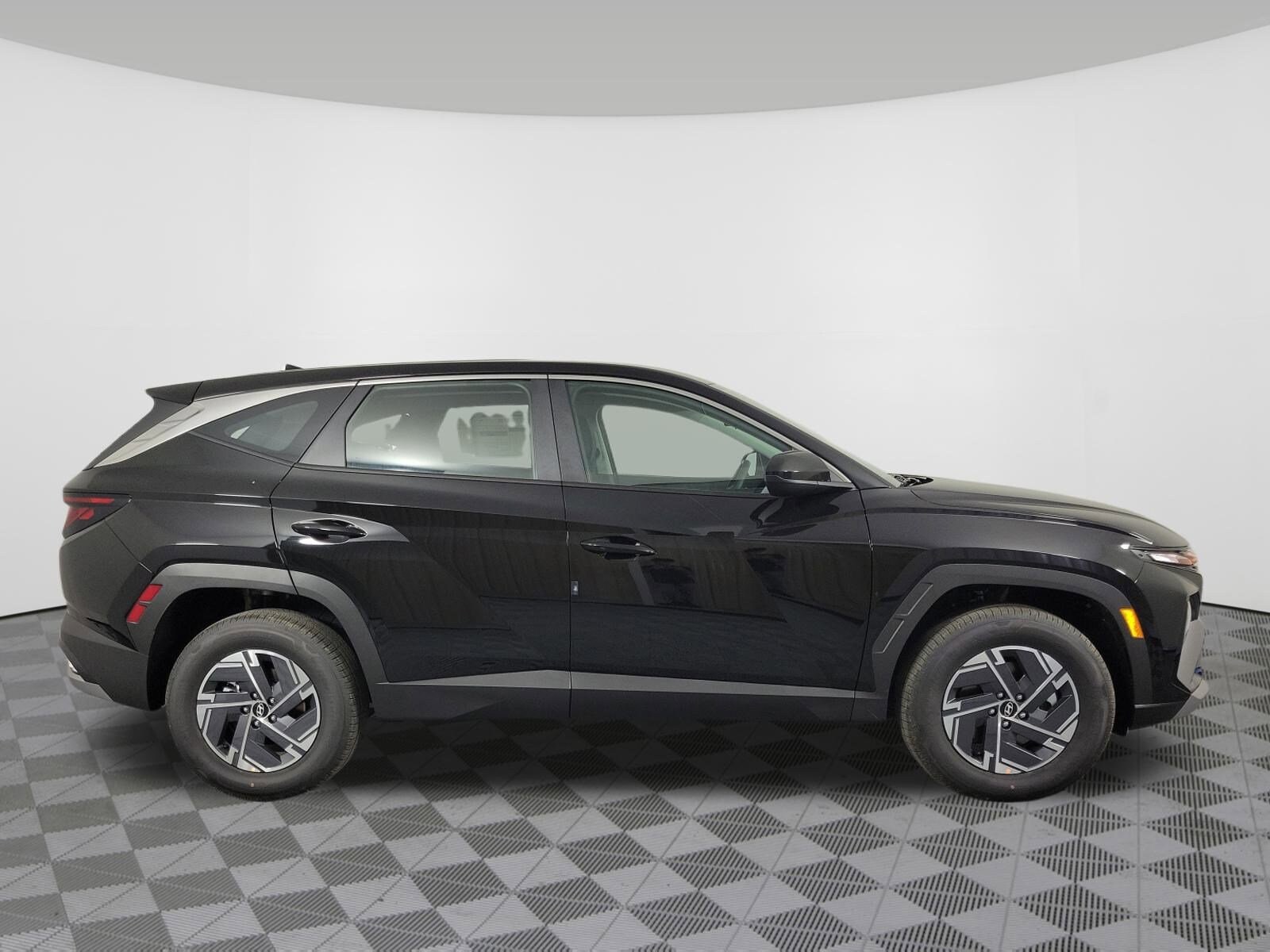 2026 Hyundai Tucson Hybrid Blue photo 2