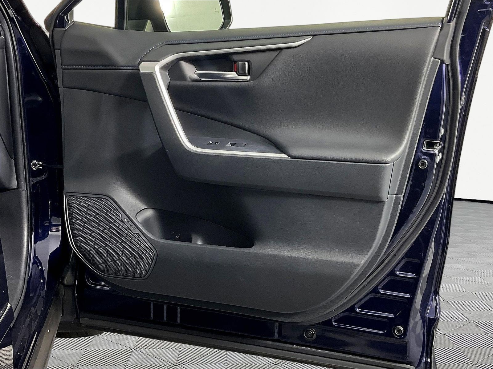 2020 Toyota RAV4 XSE - Photo 28