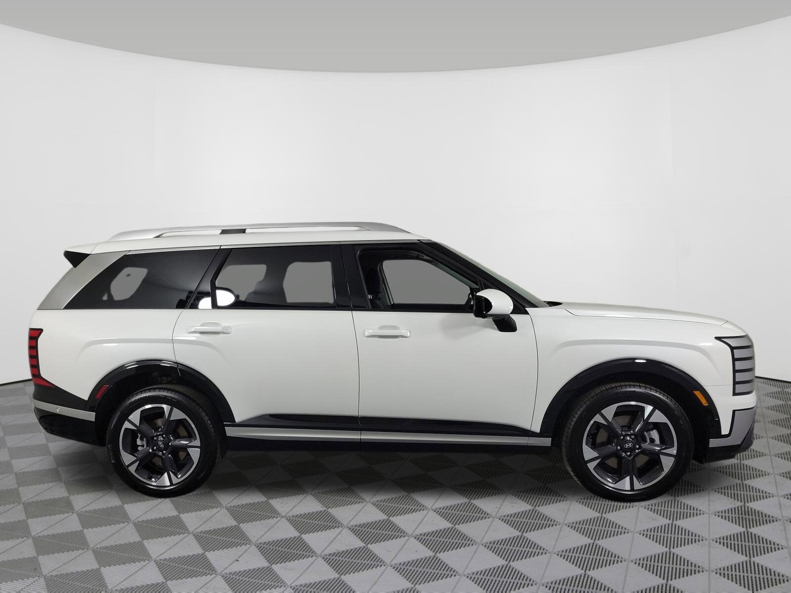 2026 Hyundai Palisade Limited photo 2
