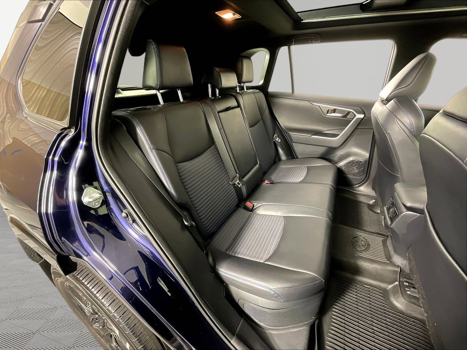 2020 Toyota RAV4 XSE - Photo 25
