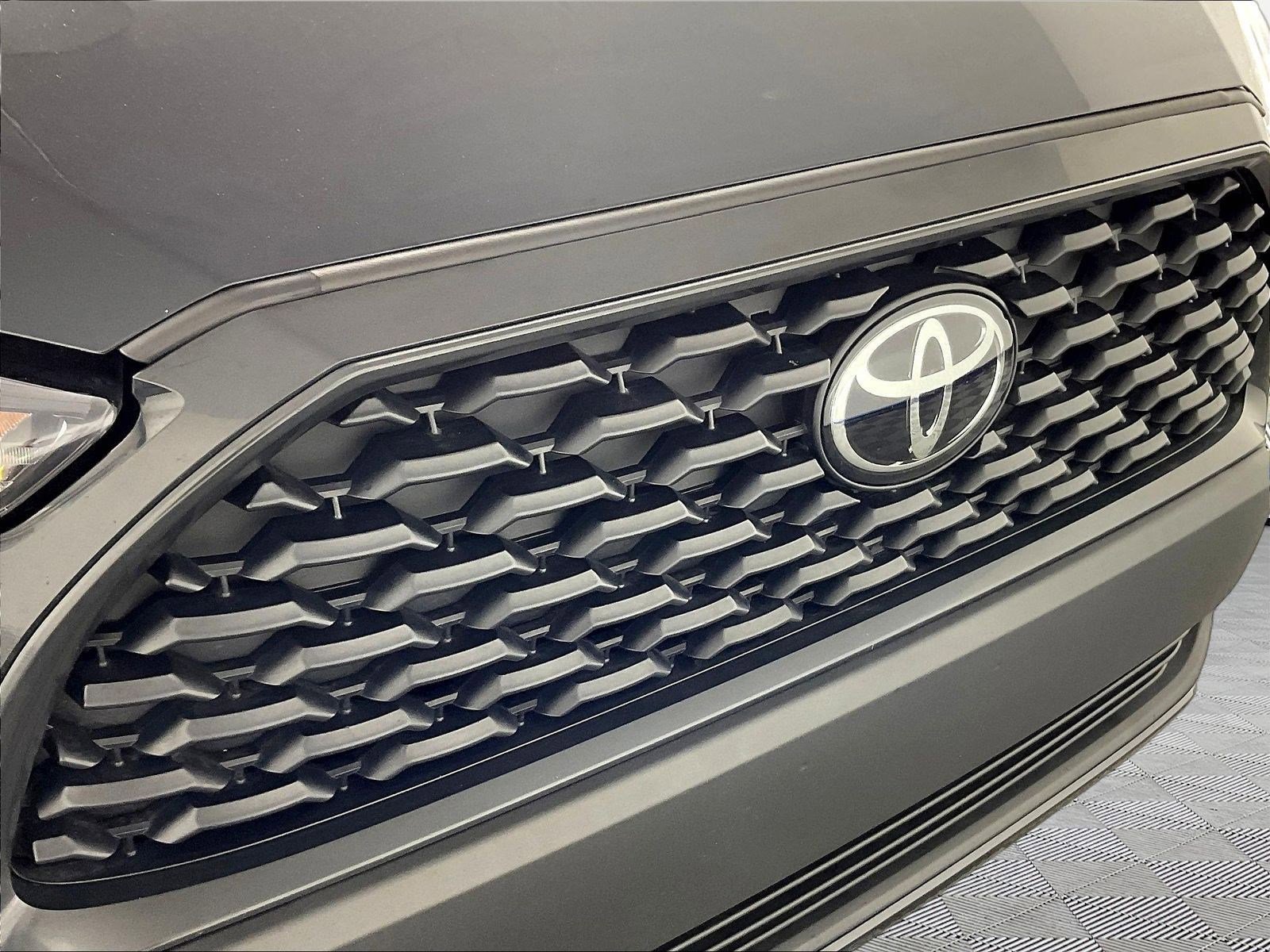 2024 Toyota Corolla Cross L - Photo 31