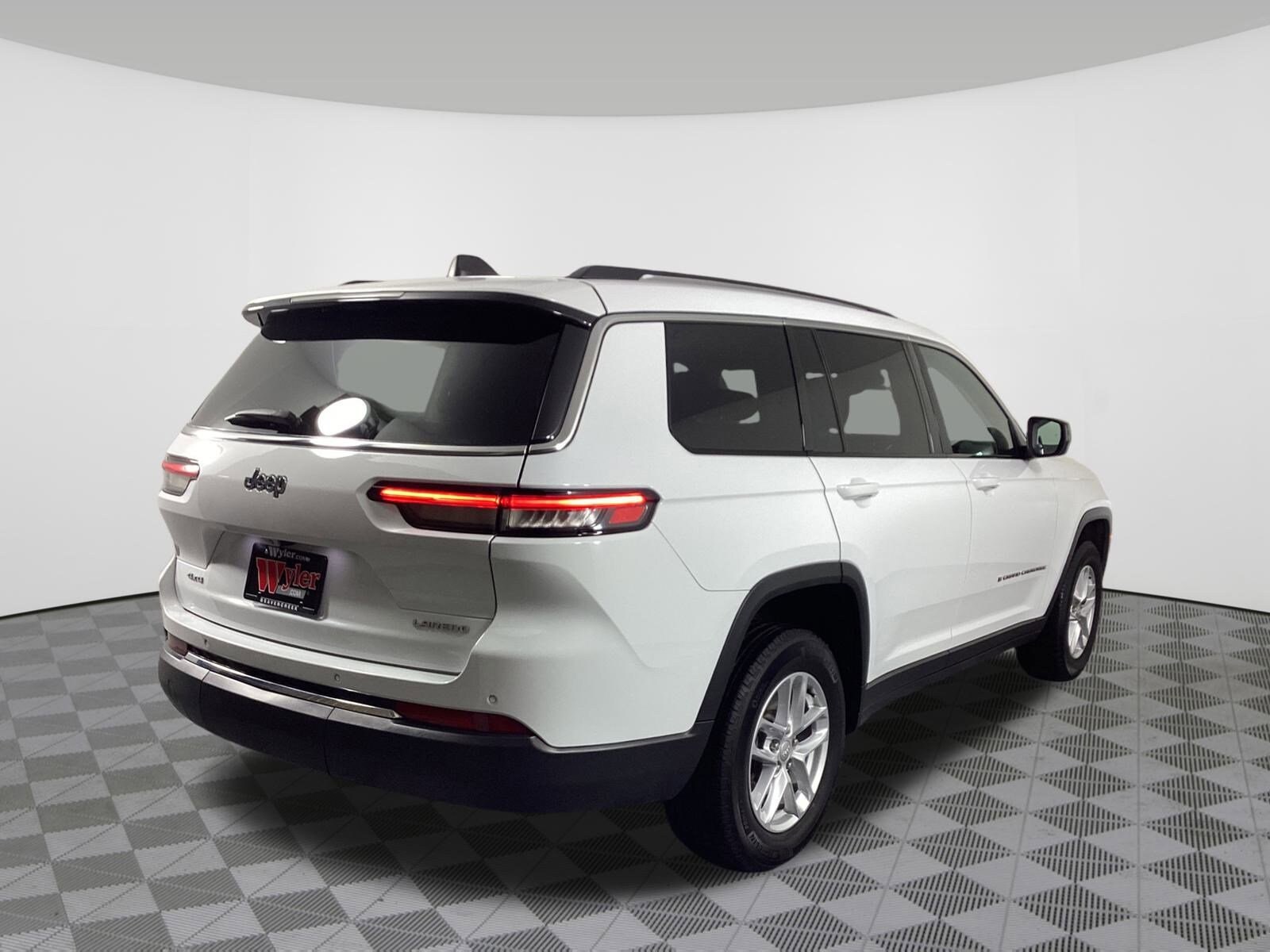 2023 Jeep Grand Cherokee Laredo photo 3