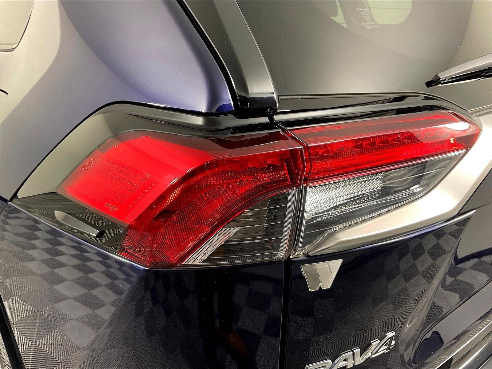 2020 Toyota RAV4 XSE - Photo 23